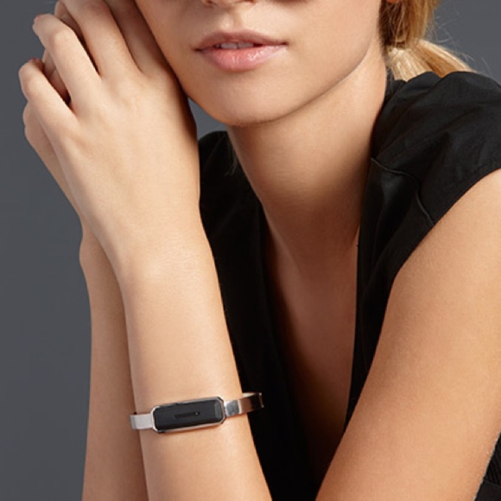 Simply Vera Wang Hinged Bangle Fitbit Flex 2 - Picture 1 of 8